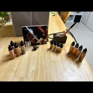 Luminess air brush make up with tanning gun n new tubes of makeup w/xtra tubbing